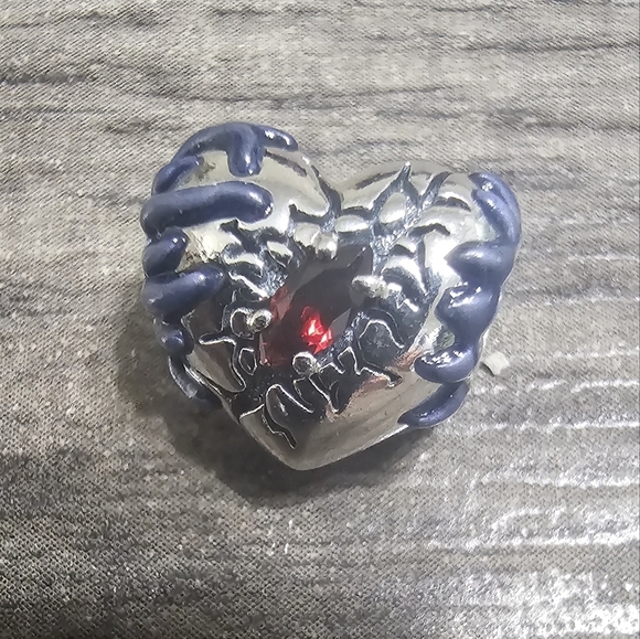 Pandora Stranger Things Glow-in-the-dark Heart Charm - Picture 3 of 10